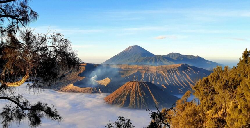 Mau Liburan ke Pegunungan? Ini Dia Rekomendasi Tempat Wisata di Jawa Timur yang Paling Hits