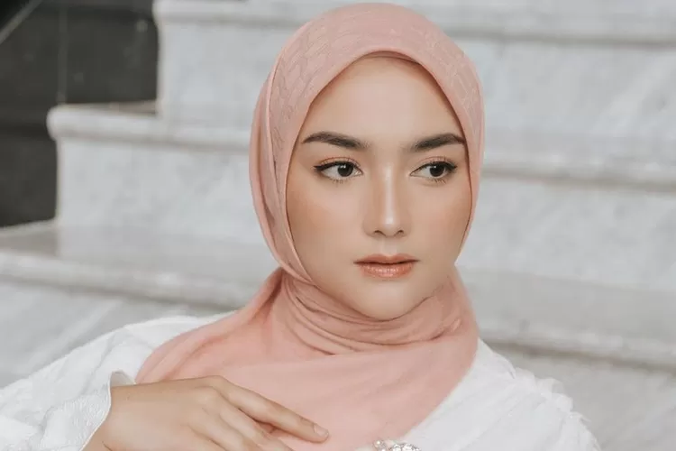 Jangan Sampai Pucat di Bukber, Ikuti Tips Makeup Tahan Lama Saat Puasa Ini!