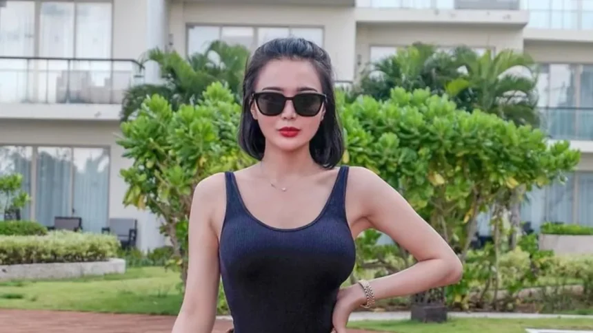 Wika Salim Memukau dengan Swimsuit Hitam, Netizen: “Makin Aduhai Aja!