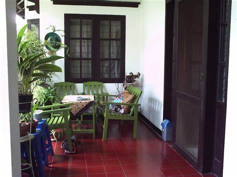 Konsep Teras Belakang Rumah dengan Atap Transparan ~ Homeshabby.com ...
