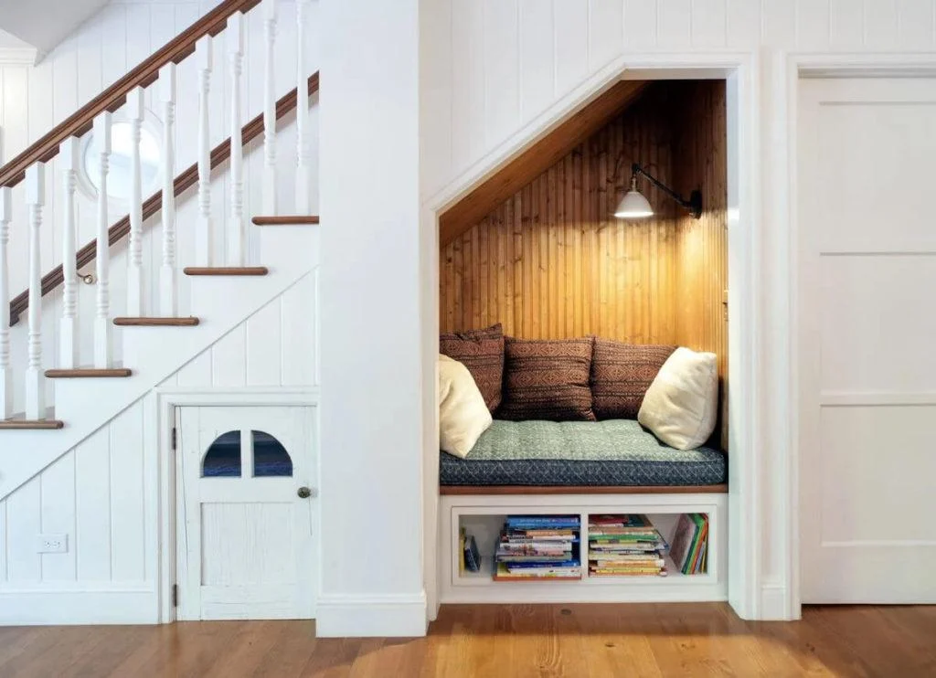 Inspirasi Desain Interior: 5 Ide untuk Memanfaatkan Ruang di Bawah Tangga