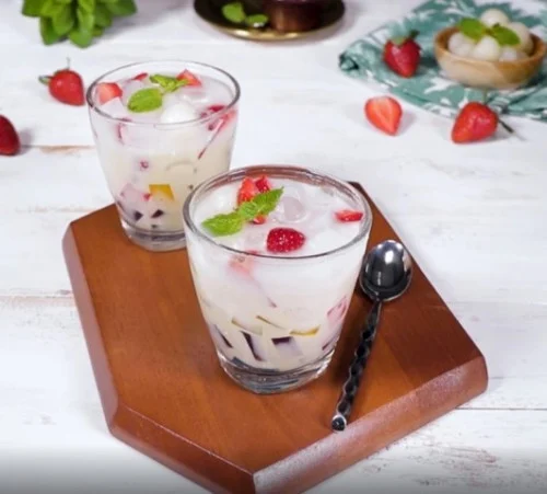 Resep Es Buah Leci Susu: Menu Segar untuk Buka Puasa