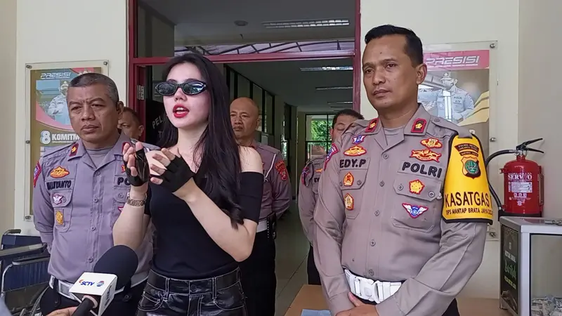 Polisi Tilang Selebgram Zoe Levana dan Ibunya, Buntut Viral Terjebak di Jalur Transjakarta