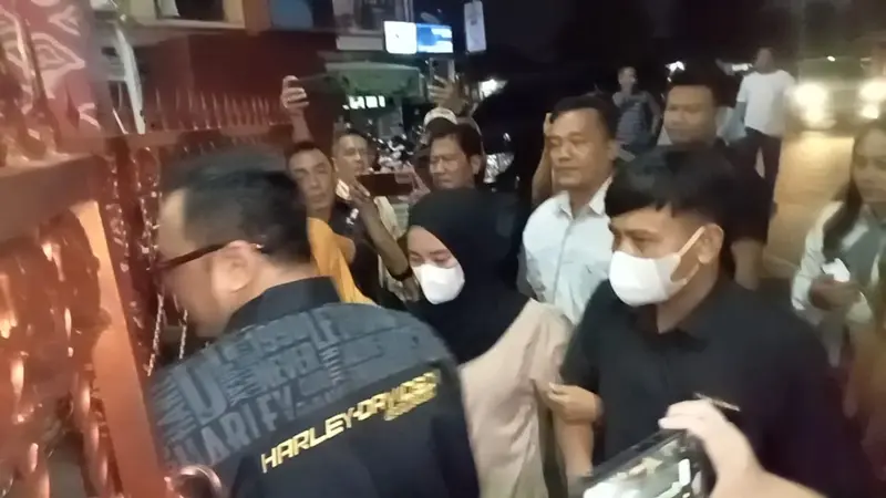 Linda Sahabat Vina Cirebon Diperiksa Polisi, Datang ke Mapolres Tanpa Sepatah Kata