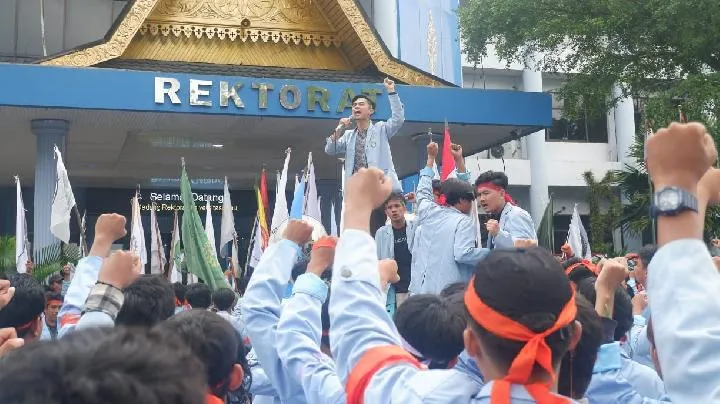 UKT vs Biaya Kuliah Lainnya, Mana yang Lebih Berat?
