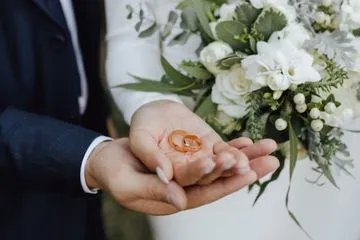 Teman Hidup Bukan Pasangan Hidup? Friendship Marriage Menantang Tradisi!