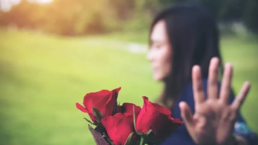 7 Cara Halus Tolak Pernyataan Cinta dari Seorang Cowok tanpa Bikin Patah Hatinya!