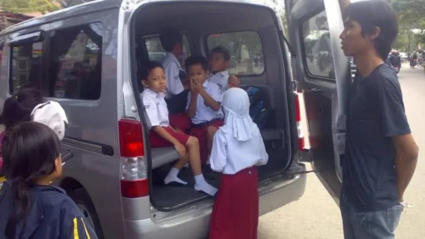 Bisnis Antar Jemput Anak Sekolah: 6 Peluang Usaha Menjanjikan 2024
