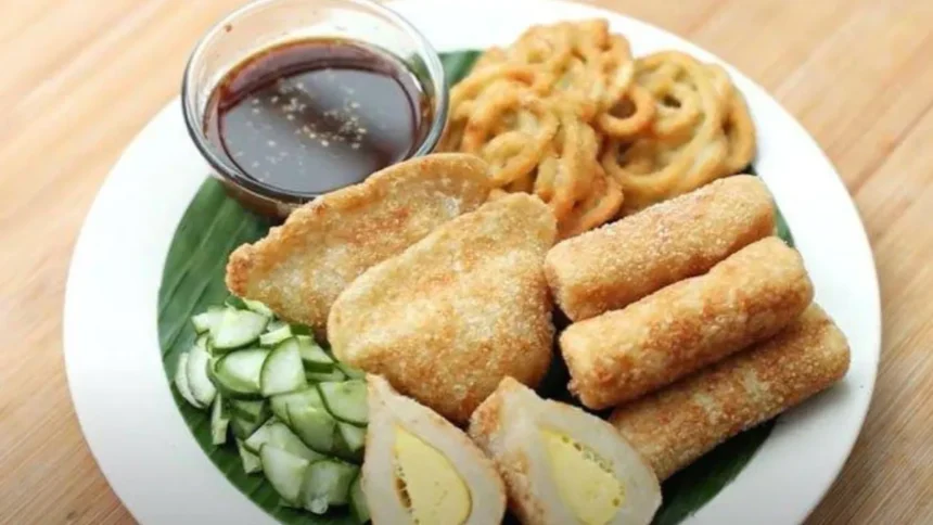 5 Tempat Pempek Kaki Lima di Jakarta yang Enaknya Nggak Nanggung, Harga Terjangkau!