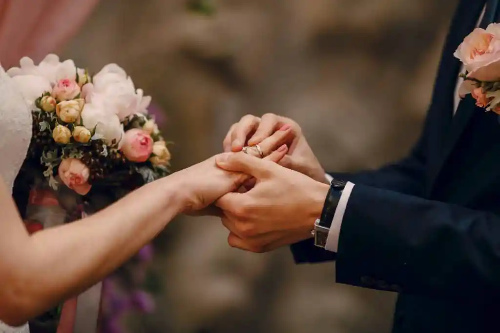 Menikah Demi Cinta atau Persahabatan? Dilema Modern dan Tren Friendship Marriage di Jepang