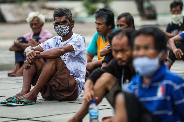 Judul: UKT dan BBM: Bukti Nyata Ketidakadilan di Negeri yang Kaya