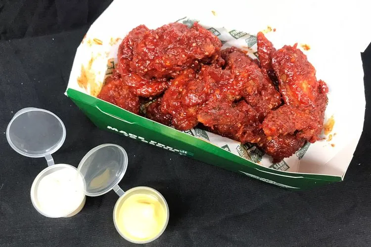 Wingstop: Bukti Bahwa Lezatnya Makanan Tak Bisa Menghapus Kekejaman