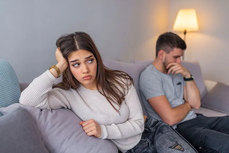 Bad Mood Tiba-tiba? 5 Hal yang Perlu Dilakukan untuk Membantu Pasangan Kembali Bahagia!!
