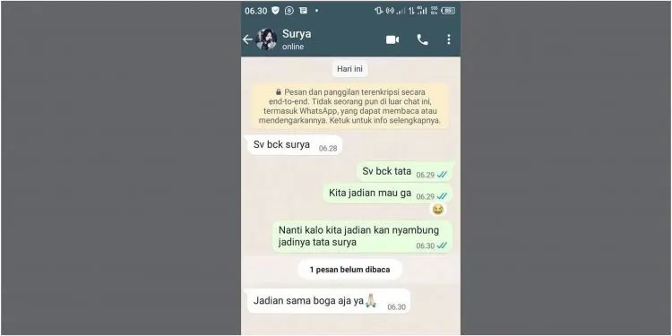 Kode Cinta: 5 Tanda Wanita Menyukaimu dari Gaya Chatting-nya!!