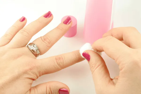 Kuku Akrilik Bye Bye! 5 Tips Ampuh Melepasnya dengan Lebih Mudah dan Cepat!