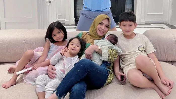 Keponakan Raffi Ahmad Bongkar Asal Usul Lily, Bayi yang Diadopsi oleh Raffi Ahmad dan Nagita Slavina