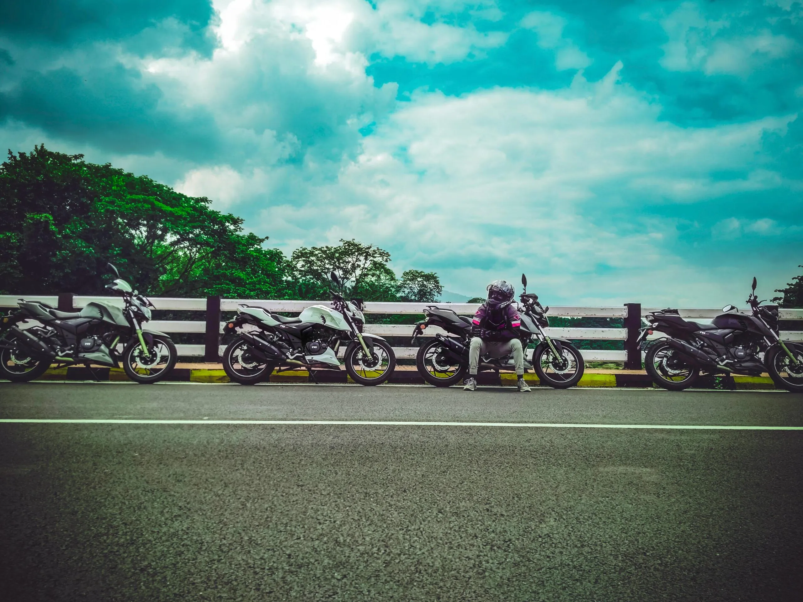 Pecinta Touring Wajib Tahu! Inilah Faktor-Faktor Penting Memilih Motor yang Tepat