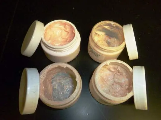 Krim Pemutih Wajah: Manis di Luar, Bahaya di Dalam
