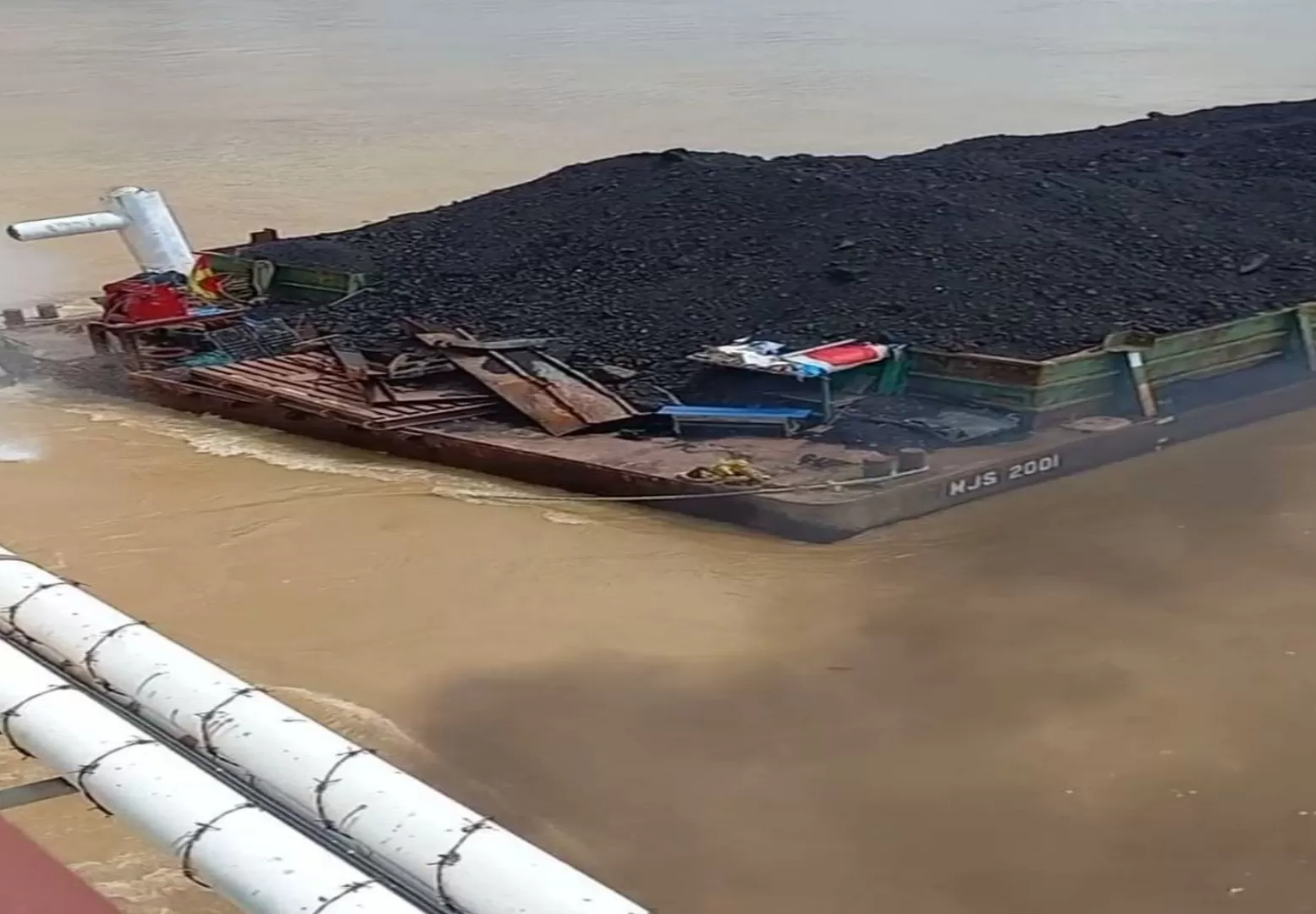 Insiden Jembatan Aurduri 1 Jambi: Kapal Tongkang Batubara Menabrak Tiang Penyangga