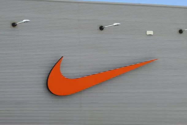 Apakah Nike Pro Israel? Apakah Adidas Pro Israel? Aduh!