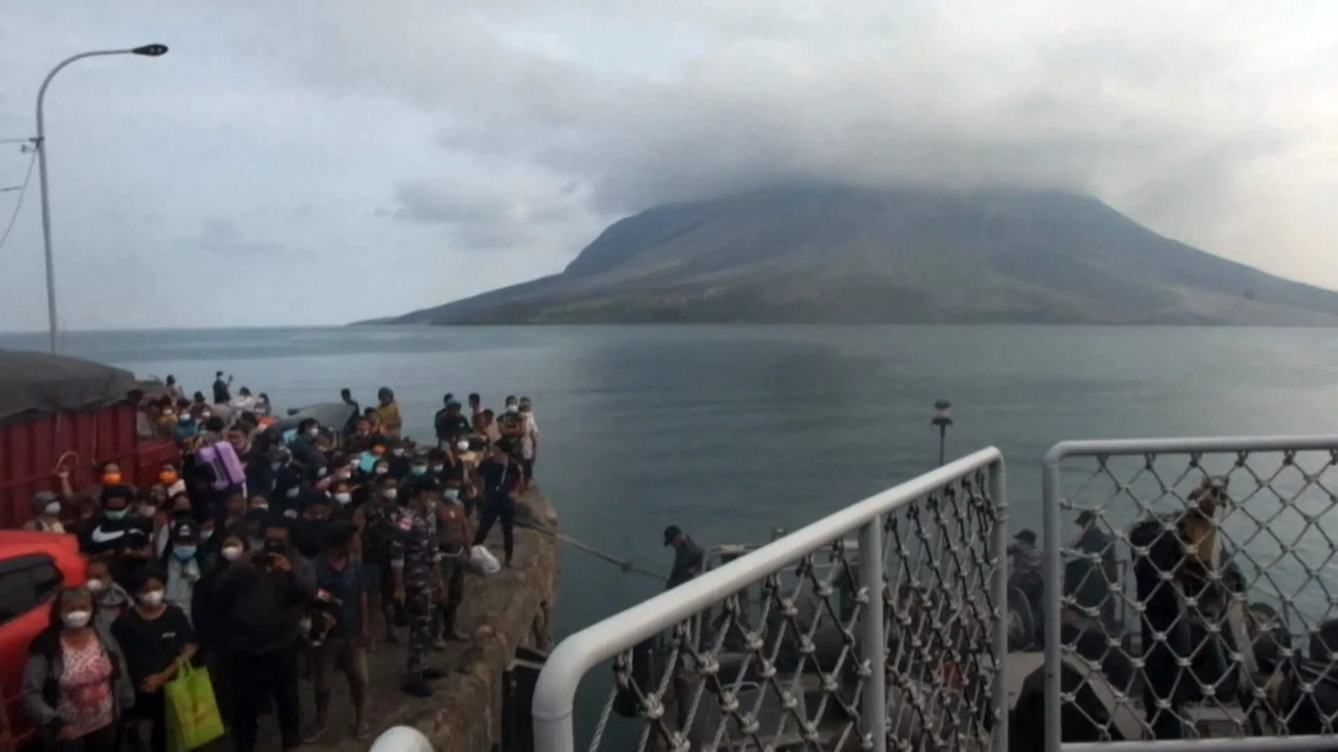 Gunung Ruang Terus Bergejolak, Status Siaga Dinaikkan ke Level Tertinggi