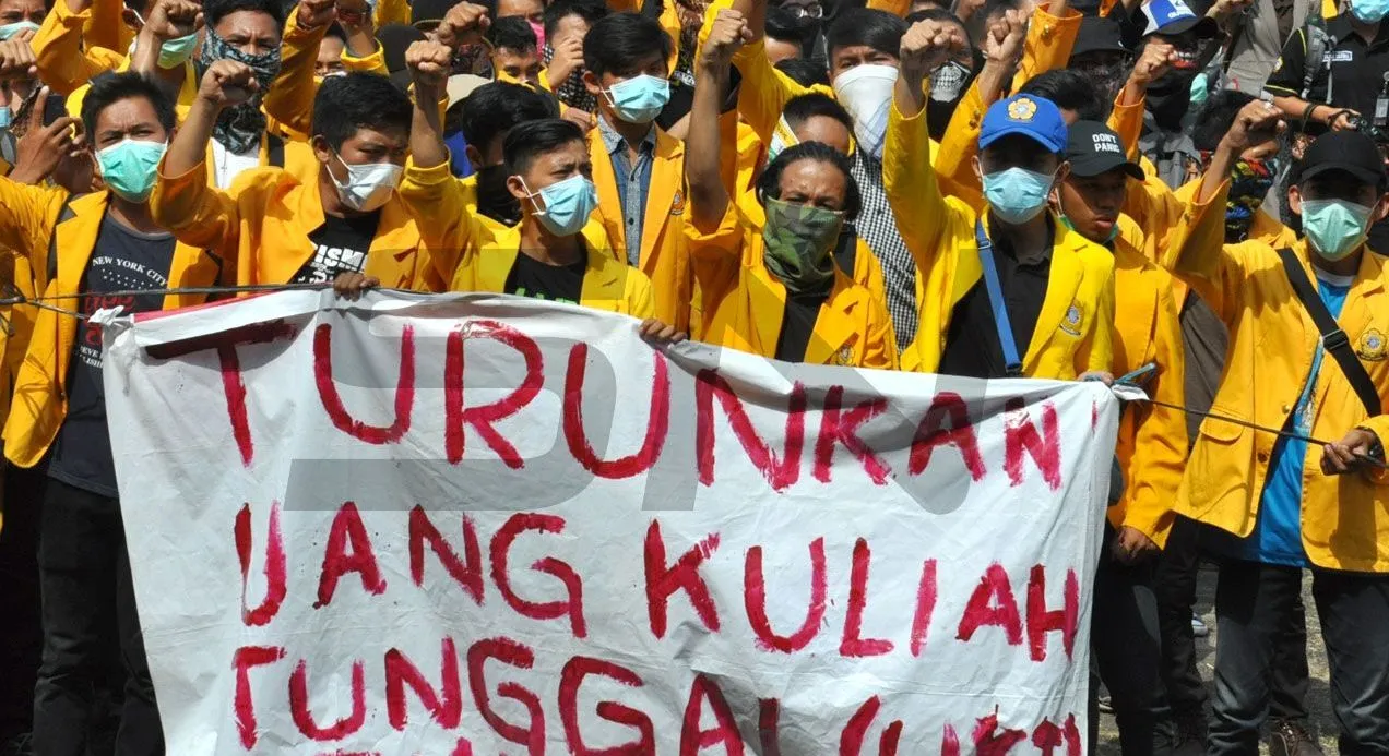 Kenaikan UKT dan BBM: Sebuah Perjudian Masa Depan Bangsa?