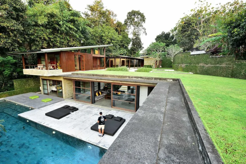 Menyatu dengan Alam: Pesona Villa Kayu Minimalis yang Menenangkan