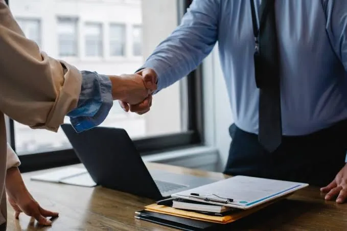 7 Tips Memilih Partner Bisnis yang Tepat, Latar Belakang Jadi Prioritas!
