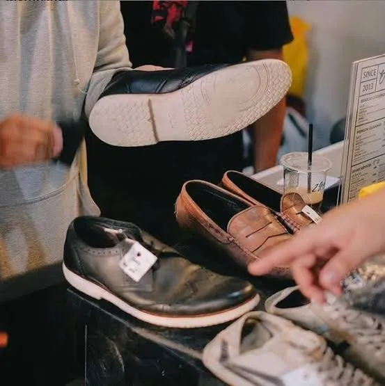 6 Cara Memulai Bisnis Cuci Sepatu Rumahan dengan Modal Kecil, Untung Maksimal