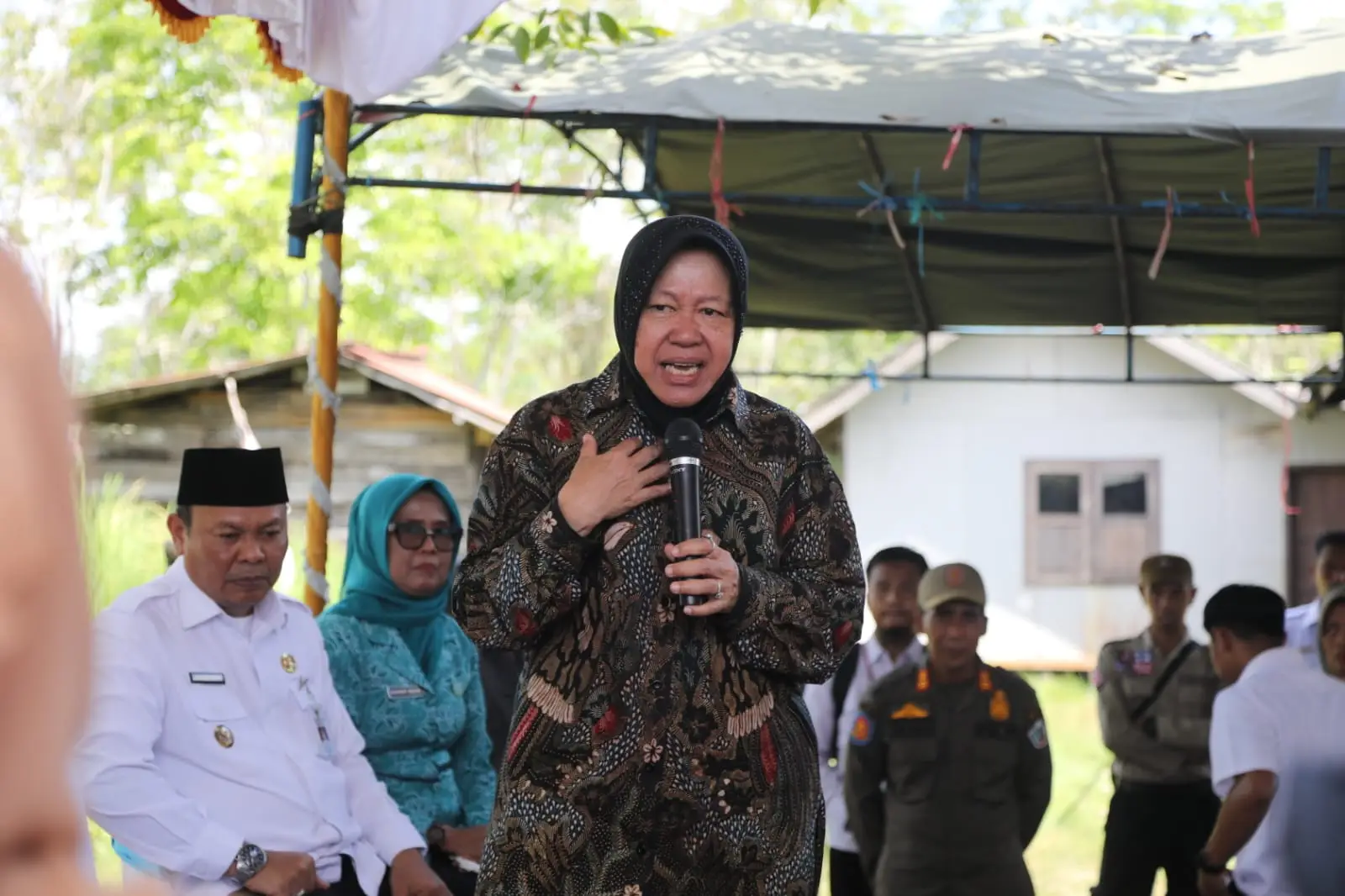 Bantuan Modal Ayam Petelur dan Rumah Baru dari Kemensos untuk Norbertha Kanu (Ilustrasi)