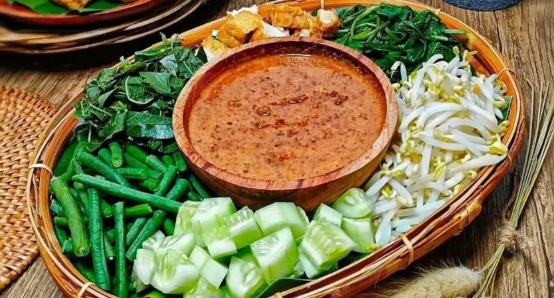 Resep Pecel Sayur, Sajian Sehat yang Mudah Dibuat di Rumah (Ilustrasi)
