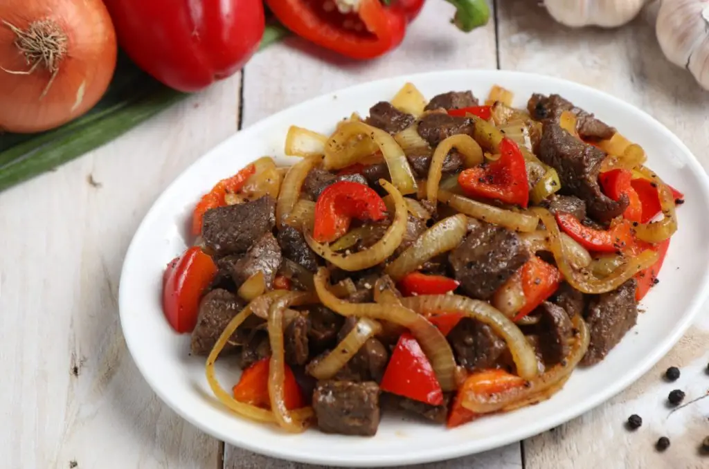 Panduan Lengkap Masak Sapi Lada Hitam ala Restoran, Empuk dan Lezat! (Ilustrasi)