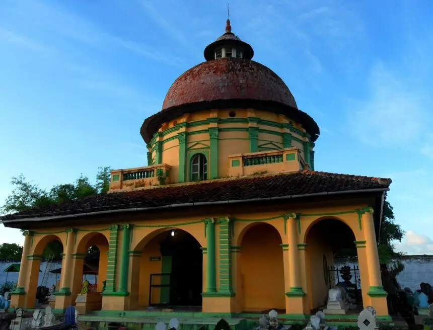 makam asta tinggi, sumenep, madura