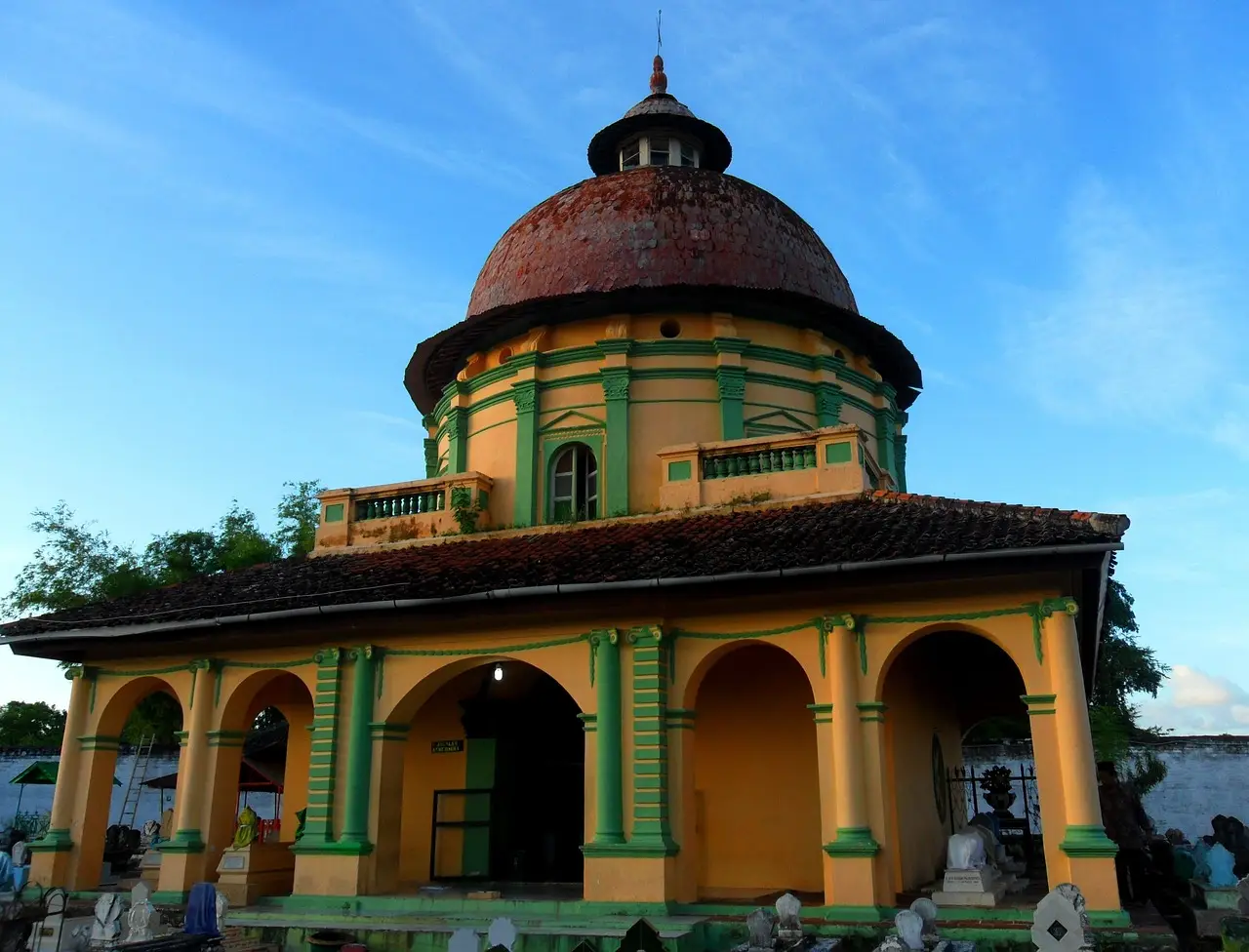 makam asta tinggi, sumenep, madura