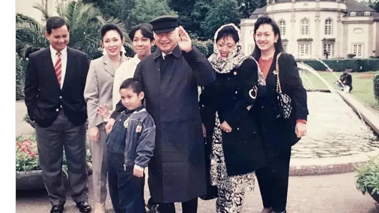 Serba Serbi Keluarga Cendana: 5 Foto Jadul Soeharto dan Keluarga, Termasuk Perjalanan ke Jerman, Yuk Lihat!! (Ilustrasi)