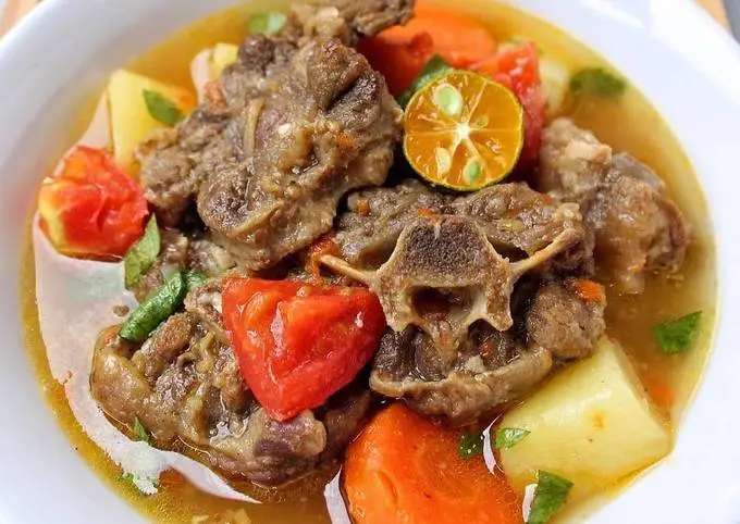 Resep Sop Buntut: Kenikmatan Klasik yang Menghangatkan (Ilustrasi)
