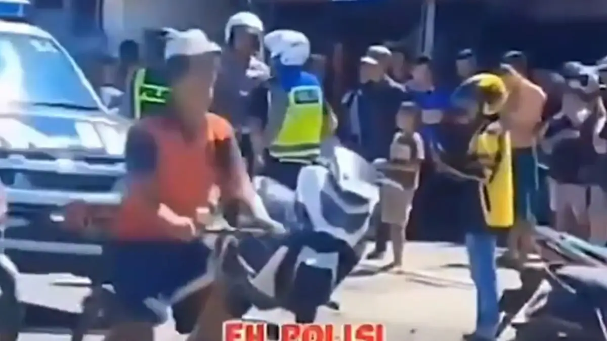 Ketika Polisi Menilang, Ternyata Motornya Sendiri Gak Lolos Aturan (Ilustrasi)