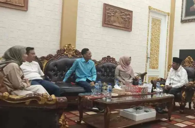 Putri Wakil Presiden RI Beri Penghargaan atas Upaya Achmad Fauzi dalam Menurunkan Kemiskinan di Sumenep (Ilustrasi)