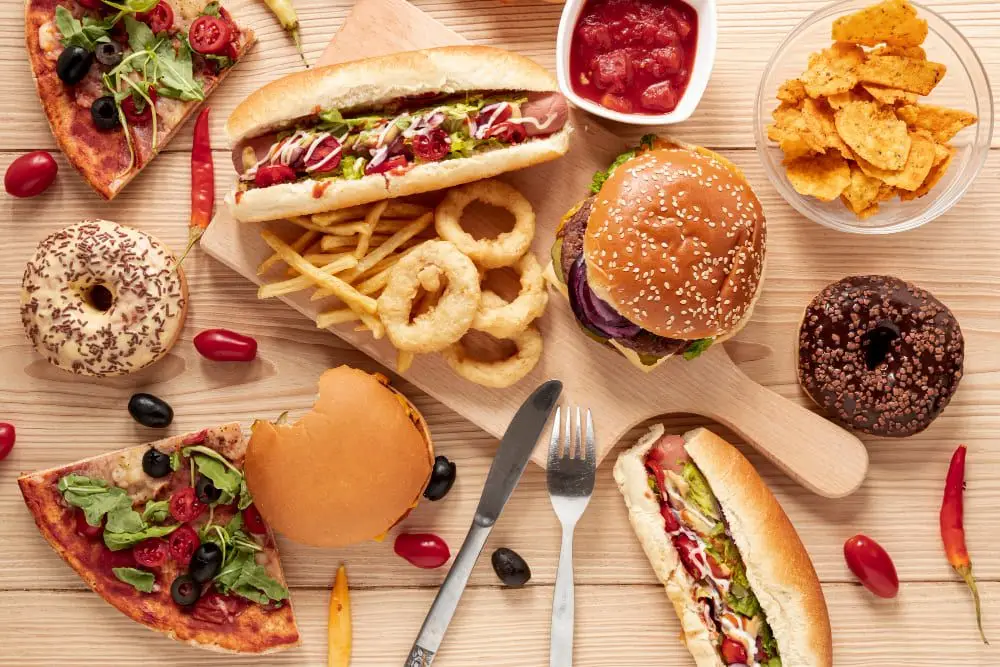 Kenapa Harus Mengurangi Junk Food Mulai Hari Ini? Ini Alasannya! (Ilustrasi)