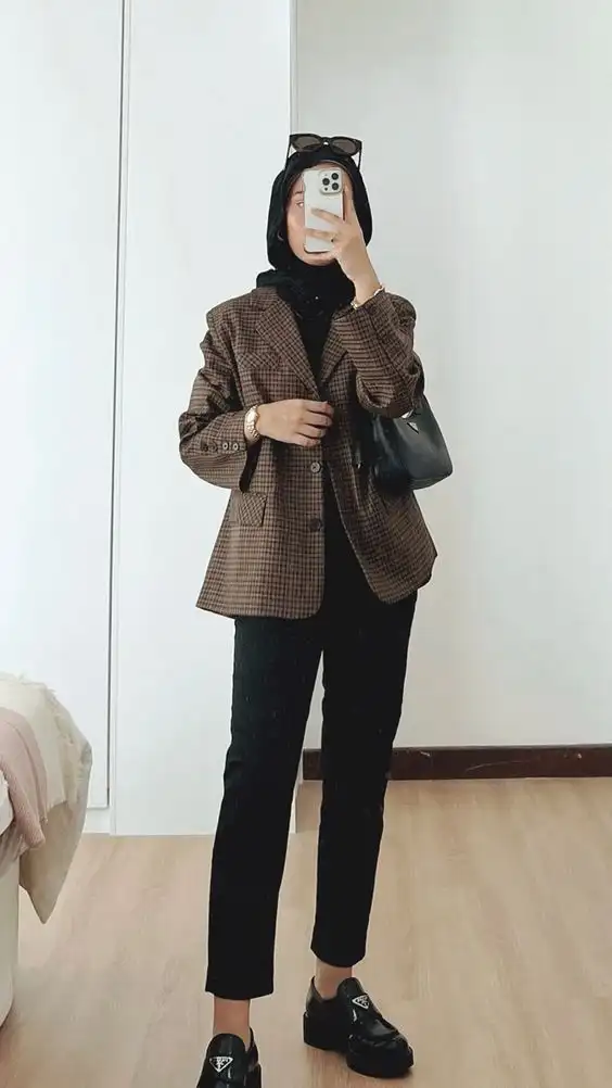 5 Tips Memadukan Blazer Wanita agar Tampil Stylish dan Profesional (Ilustrasi)