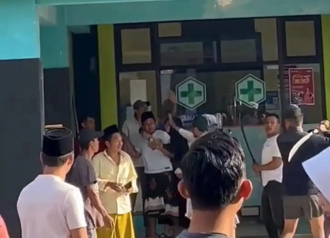 Warga Bentrok di Depan Puskesmas Geger, Dua Orang Terluka (Ilustrasi)