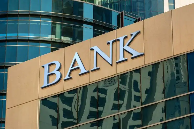 Permata Bank Kinclong di Semester I-2025: Laba Melesat, Kredit Ngegas!