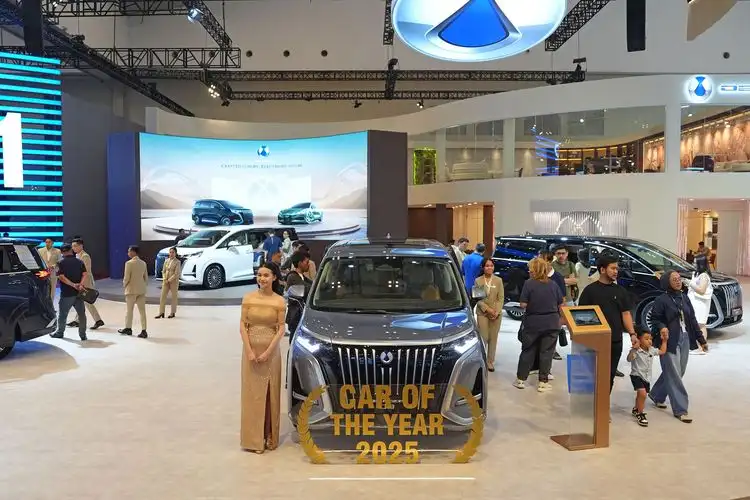 Denza Gebrak GIIAS 2025: Pamer Mobil Listrik Mewah dan Teknologi Canggih!
