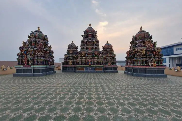 Kuil Murugan Jakarta: Dibangun Gratis Seniman India, Mirip Batu Caves!
