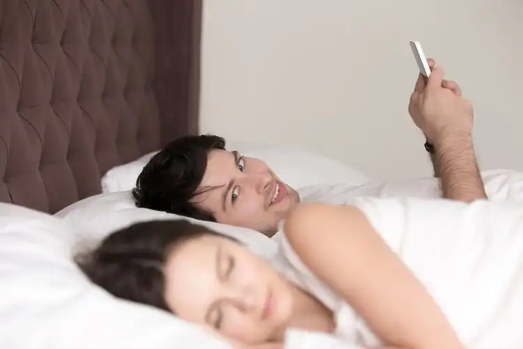 Masih Cinta Tapi Kok Selingkuh? Psikolog Ungkap 3 Alasan Mengejutkan!