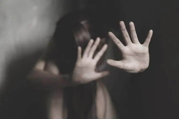 BEJAT! Kakek Pedofil Buron 2 Tahun, Keluarga Korban Geruduk Polisi: "Pak Kapolri, Tolong Anak Kami!"