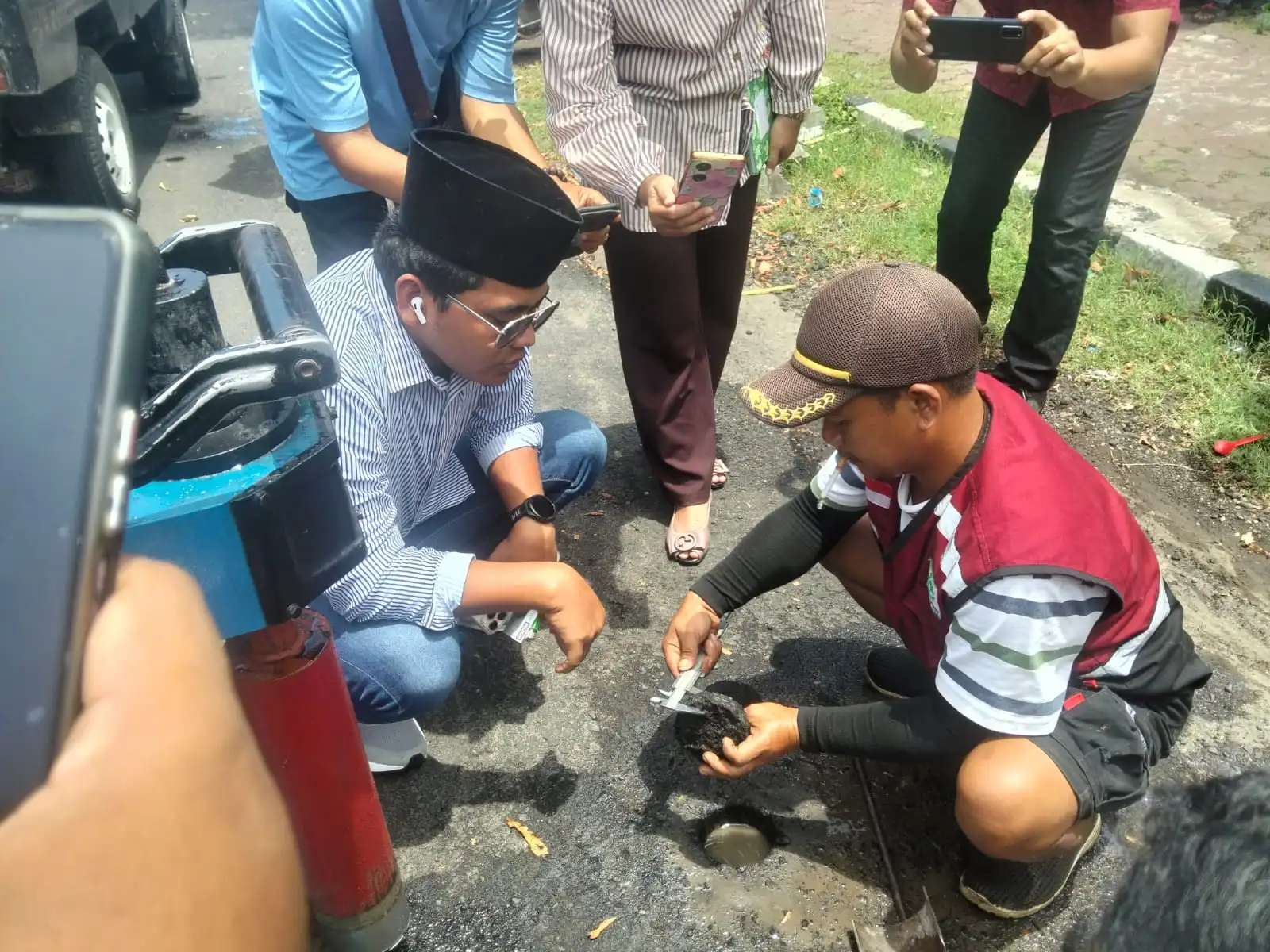 Sidak Proyek Jalan Kota Bangkalan, Komisi III DPRD Temukan Ketebalan Aspal Tidak Sesuai RAB (Ilustrasi)