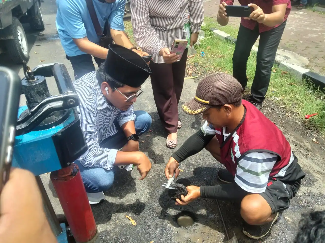 Publik Desak Komisi III Sidak Semua Proyek Jalan di Bangkalan, Jangan Tebang Pilih (Ilustrasi)