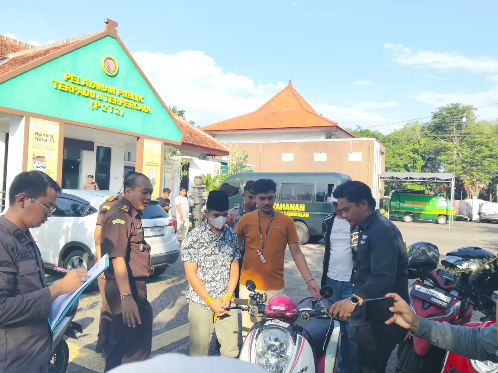 Kasus Duel Berdarah di Geger: Kades Budiman Dilimpahkan dan Ditahan Kejari Bangkalan (Ilustrasi)