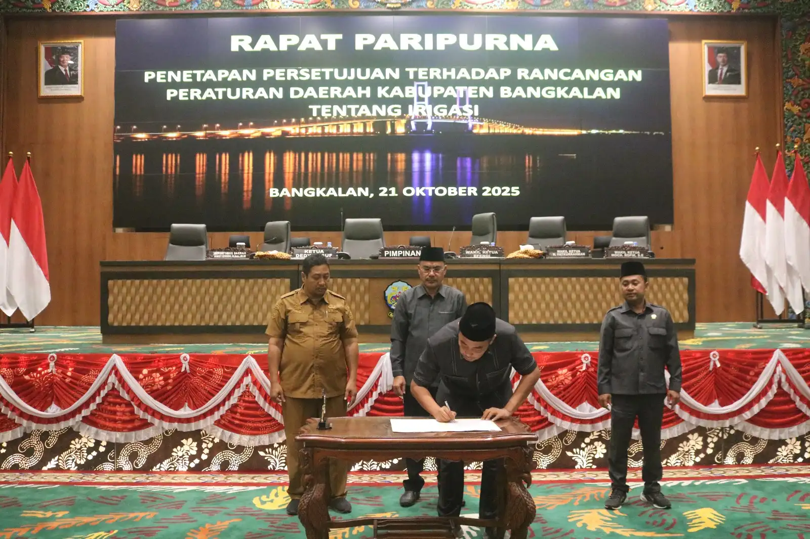 DPRD Bangkalan Gelar Paripurna Bahas Dua Raperda Strategis: Irigasi dan BPR Daerah (Ilustrasi)